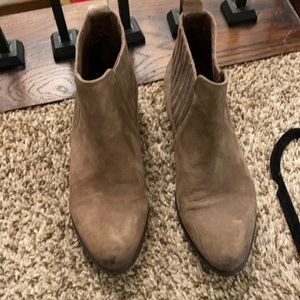 Steve Madden taupe leather booties